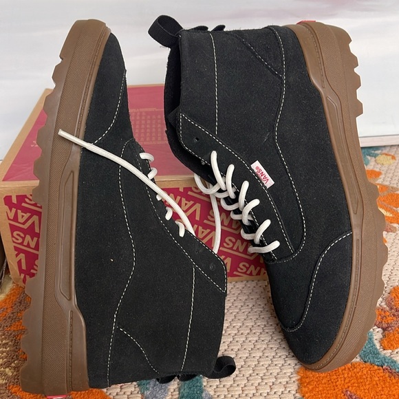Vans WMNS Colfax Boot Mte-1
Gum/Black
VN000BCGW9Q
BOOTS Sneakers - Picture 12 of 16